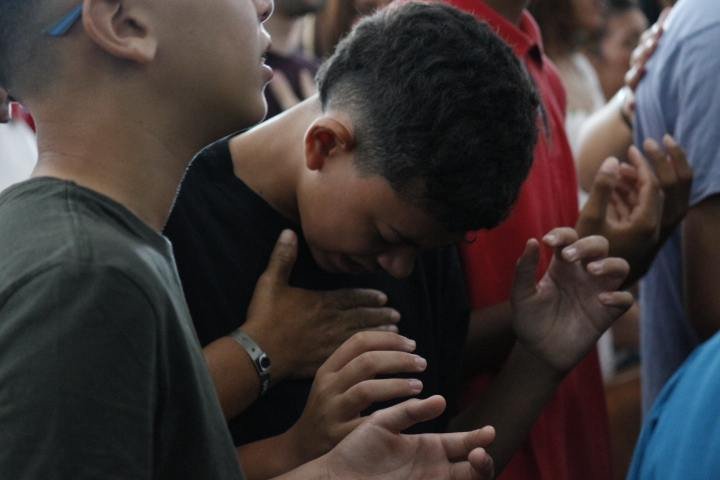 Jovens e adolescentes reunidos no congresso UMADECS